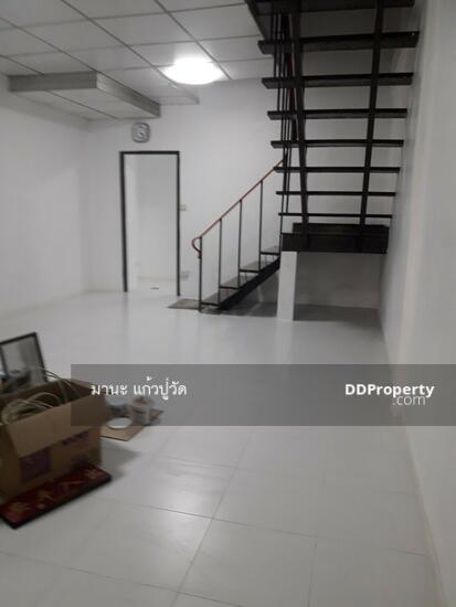 ให้เช่าทาวน์เฮาส์ 2ชั้น รีโนเวททั้งหลัง 16ตรว. ทำเลดี  อยู่ถนน ประดิษฐ์มนูธรรม ใกล้ตลาดนัดหัวมุม/เซ็นทรัลอีสต์วิลล์ ให้เช่า8,000/เดือน